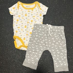 EUC Indigo Baby 3-6m Set